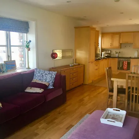 Curlew Apartament *